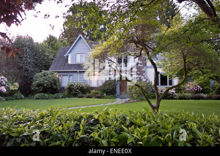 Vancouver, Kanada. Mai 2015. . Haus an der West 32nd Avenue im Shaughnessy Viertel von Vancouver. Das Anwesen sorgte 2015 für Medienaufmerksamkeit, als berichtet wurde, dass es für 8.010.000 Dollar verkauft worden war, mehr als 2 Millionen Dollar über dem fragenden Preis. Verdienst: Maria Janicki/Alamy . Stockfoto