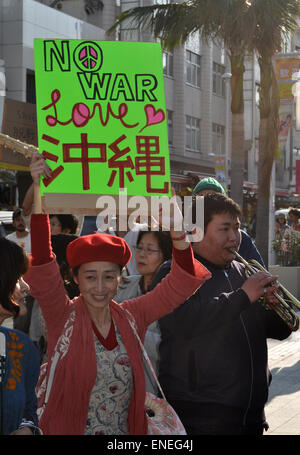 Naha, Okinawa, Japan: Menschen protestieren gegen die neuen amerikanischen Basis in Henoko Stockfoto