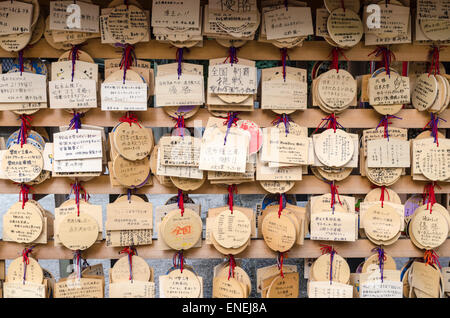 EMA, hölzernen Tafeln mit Gebete und Wünsche geschrieben am für die Tempel-Geister, Shiramine Schrein, Kyoto, Kansai, Japan Stockfoto