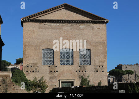 Italien. Rom. Curia Julia oder Kurie. Dem Senat-Haus in der antiken Stadt Rom. Das Forum Romanum. Stockfoto