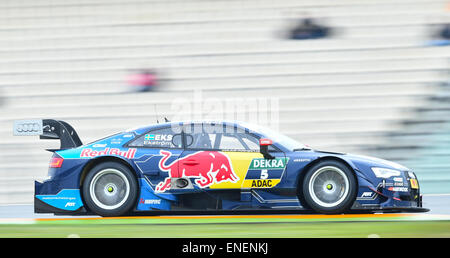 Mattias Ekstroem des Audi Sport Team Abt Sportsline in Aktion in seinem Audi RS5 während der Aufwärmphase Praxis Fahrt für das zweite Rennen in der laufenden Saison der Deutschen Tourenwagen Masters (DTM, Deutsche Tourenwagen Masters) auf dem Hockenheimring Rennstrecke in Hockenheim, Deutschland, 3. Mai 2015.     Foto: Uwe Anspach/dpa Stockfoto