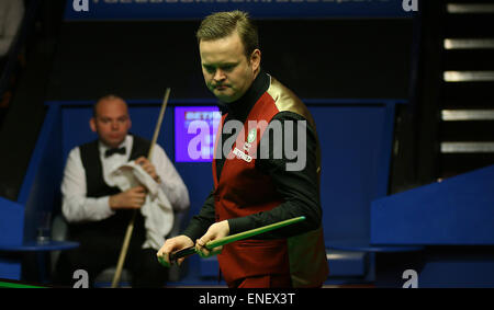 Sheffield, UK. 4. Mai 2015. Sheffield, UK. 4. Mai 2015. Shaun Murphy gegen Stuart Bingham in der Betfred World Snooker Championship Finale im Tiegel Credit: Michael Cullen/ZUMA Draht/Alamy Live News Stockfoto