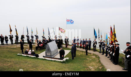 Beachy Head, Eastbourne, Sussex, UK. 4. Mai 2015. 3. jährliche Bomber Command "Mission Accomplished" Trauerfeier findet am Beachy Head heute der Dienst erinnert an die 55.573 Besatzungen in Bomber Geschwindigkeitskennlinie, die ihr Leben im zweiten Weltkrieg Kredit: Simon Dack/Alamy Live News Stockfoto