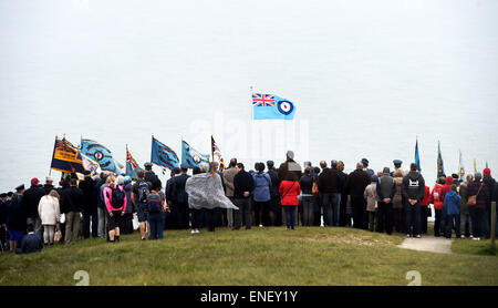 Beachy Head, Eastbourne, Sussex, UK. 4. Mai 2015. 3. jährliche Bomber Command "Mission Accomplished" Trauerfeier findet am Beachy Head heute der Dienst erinnert an die 55.573 Besatzungen in Bomber Geschwindigkeitskennlinie, die ihr Leben im zweiten Weltkrieg Kredit: Simon Dack/Alamy Live News Stockfoto