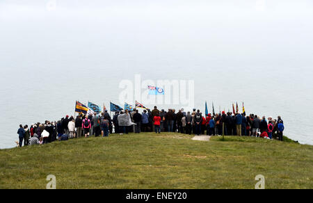 Beachy Head, Eastbourne, Sussex, UK. 4. Mai 2015. 3. jährliche Bomber Command "Mission Accomplished" Trauerfeier findet am Beachy Head heute der Dienst erinnert an die 55.573 Besatzungen in Bomber Geschwindigkeitskennlinie, die ihr Leben im zweiten Weltkrieg Kredit: Simon Dack/Alamy Live News Stockfoto