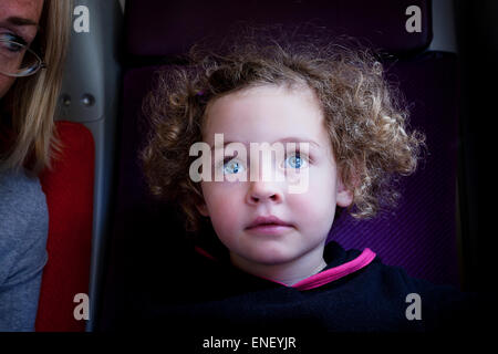 Große blaue Augen drei Jahr alt Stockfoto