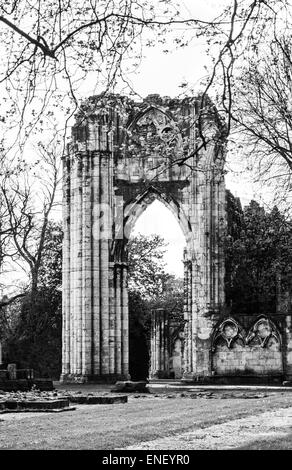 Schwarz und weiß, Str. Marys Abbey Bogen und Spalte, York, UK Stockfoto