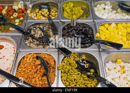Verschiedene Arten von Antipasta am Buffet im restaurant Stockfoto