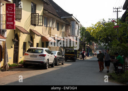 Eine der beliebtesten Touristenstraßen ist die Princess Street mit ihrer Mischung aus portugiesischen, niederländischen und britischen Gebäuden in Fort Cochi Stockfoto