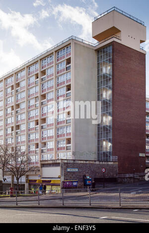 Moderne mehrstöckige Platte Block von Sozialwohnungen im Zentrum von Bristol, UK. Stockfoto