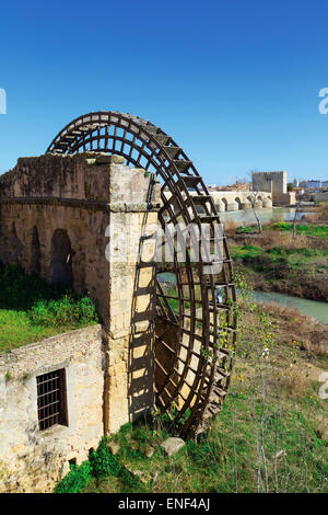 Cordoba, Provinz Córdoba, Spanien. Molino y Noria De La Albolafia.  Wasserrad und Mühle von Albolafia an den Ufern der Guadalqu Stockfoto