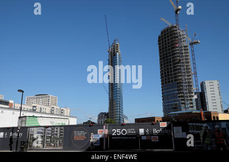 Ein Blick auf die Lexikon und Canaletto Hochhaus Luxus Gehäuse Towers im Bau in der Nähe der neuen 250 City Road-Baustelle in Islington London EC1V England UK KATHY DEWITT Stockfoto