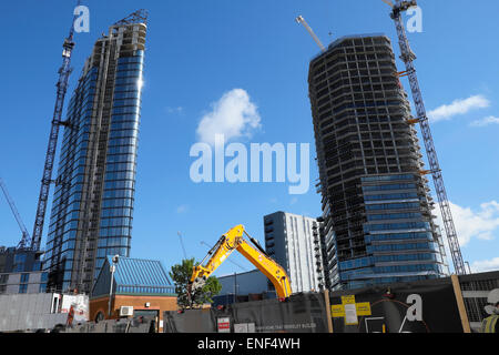 Ein Blick auf die Lexikon und Canaletto Hochhaus Luxus Gehäuse Towers im Bau in der Nähe der neuen 250 City Road-Baustelle in Islington London EC1V England UK KATHY DEWITT Stockfoto