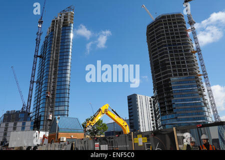 Ein Blick auf die Lexikon und Canaletto Hochhaus Luxus Gehäuse Towers im Bau in der Nähe der neuen 250 City Road-Baustelle in Islington London EC1V England UK KATHY DEWITT Stockfoto