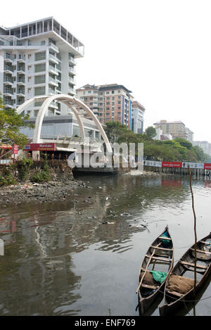 Regenbogen Steg in Marine Drive in Ernakulam, Kerala, Indien Stockfoto