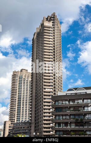 Barbican Estate - Blick auf Shakespeare und Cromwell Wohntürme Stockfoto