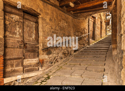 Aufsteigend Schritte in Civita di Bagnoregio, Italien Stockfoto