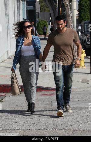 Jesse Metcalfe und Cara Santana gehen zum Mittagessen im Urth Caffe