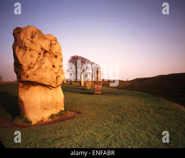 Wiltshire ist eine Zählung im Westen von England und die antiken Monumente von Stonehenge und Avebury Boote. Stockfoto