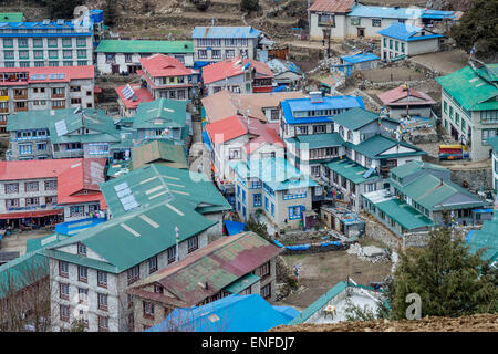 Namche Bazar, Nepal - 16. März 2015: Luftaufnahme von Namche Bazaar in der Everest Region Nepals Stockfoto