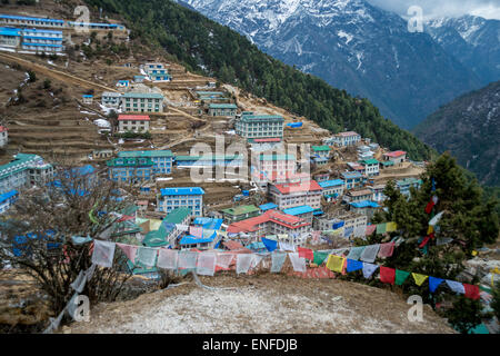 Namche Bazar, Nepal - 16. März 2015: Luftaufnahme von Namche Bazaar in der Everest Region Nepals Stockfoto