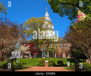 ANNAPOLIS, MD - 29. April 2015: The Maryland State House, in Annapolis, MD, der Hauptstadt des Bundesstaates Maryland, auf einen Frühling da Stockfoto