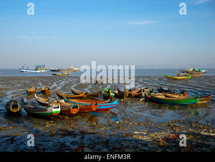 Der Hafen an der Mündung des Flusses Kaladan, Sittwe, Myanmar Stockfoto