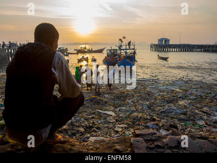 Der Hafen an der Mündung des Flusses Kaladan, Sittwe, Myanmar Stockfoto