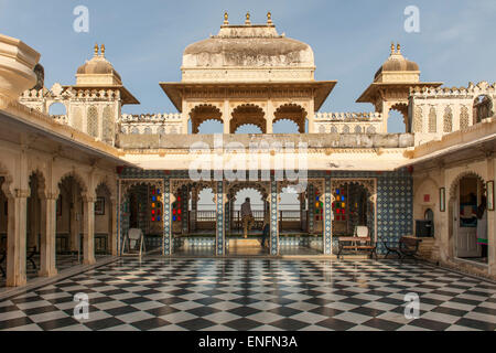 BAdI Charur Chowk, Innenhof in das Stadtschloss der Maharaja, Udaipur, Rajasthan, Indien Stockfoto