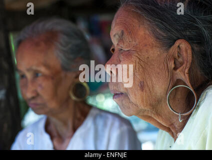 Alte Frauen mit riesigen Ohrringe, Mrauk U, Myanmar Stockfoto