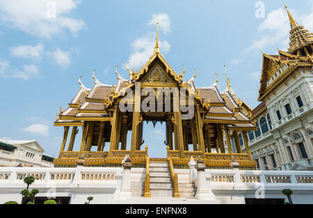 Pavillon vor der Chakri Maha Prasat im Grand Palace, die Residenz des Königs von Thailand, Bangkok, Thailand Stockfoto