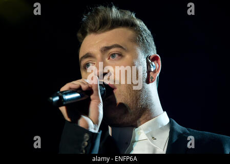 Datei - Datei Bild datiert 4. März 2015 zeigt britische Sängerin Sam Smith im Zenith in München durchführen. Foto: SVEN HOPPE/dpa Stockfoto