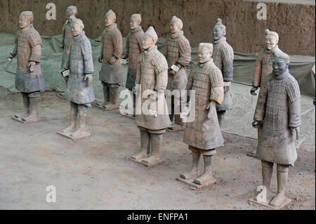 Erste Grube, stehende Krieger in einer Reihe, Figuren, Kaiser Qin Shi Huang Mausoleum, Terrakotta-Armee, XI Stockfoto