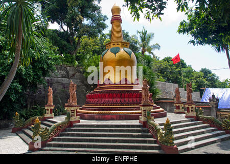 Chedi in das buddhistische Kloster Brahma Vihara Ashrama, Wihan Buddha Banjar, Bali, Indonesien Stockfoto