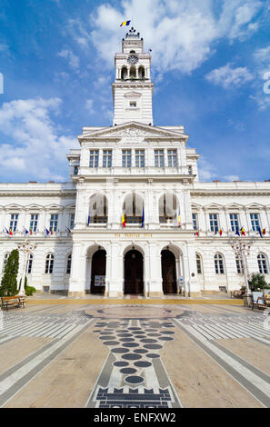 Arad, Platz, Stadt, weiß, Reisen, europäisch, Wahrzeichen, Rumänien, alt, Menschen, Halle, Crisana, Gebäude, Architektur, Stadt, Tourist Stockfoto