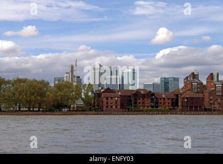 Canary Wharf, gesehen aus über den Fluss Themse in Greenwich, London Stockfoto