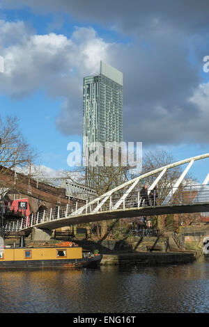 Manchester, UK: The Hilton Hotel gesehen vom Stadtteil Castlefield Kanal der Stadt Stockfoto