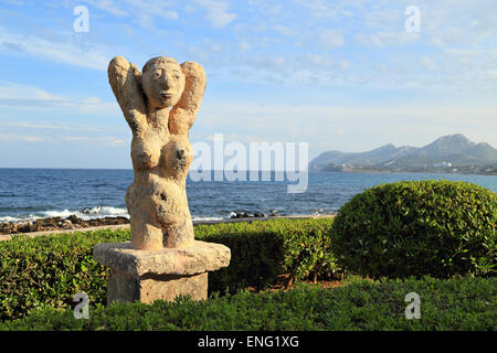 Skulptur "Wo die Wellen brechen" des Künstlers Joan Bennassar entlang der Küste von Cala Ratjada route Stockfoto