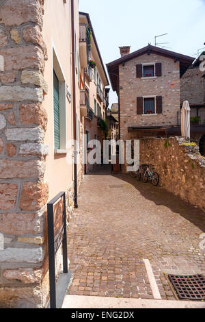 Gasse der Altstadt in Italien Stockfoto