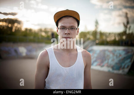 Kaukasischen Mann im Skatepark Stockfoto