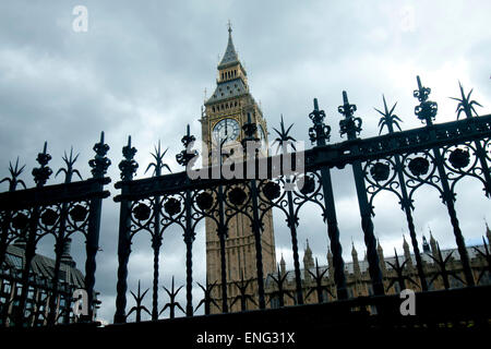 Westminster London, UK. 5. Mai 2015. Zwei Tage bleiben, bis die Wähler zu den Urnen in einer engen unberechenbar Wahl zu entscheiden, die nächste britische Regierung Kredit gehen: Amer Ghazzal/Alamy Live-Nachrichten Stockfoto