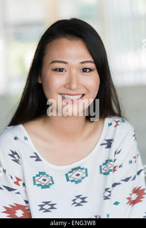 Koreanische lächelnde Frau Stockfoto