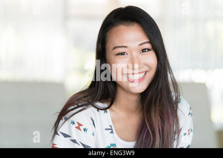 Koreanische lächelnde Frau Stockfoto