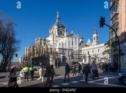 Kathedrale Santa María la Real De la Almudena in Madrid Stockfoto