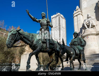 Don Quijote und Sancho Pansa. Cervantes-Denkmal an der Plaza de España in Madrid, Spanien Stockfoto