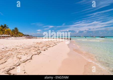 tropischen Meer und Küste am berühmten Strand von Playa del Norte in Isla Mujeres, Mexiko. Die Insel ist liegt etwa 8 Meilen nordöstlich von C Stockfoto