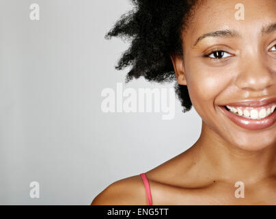 Nahaufnahme des Lächelns schwarze Frau Stockfoto