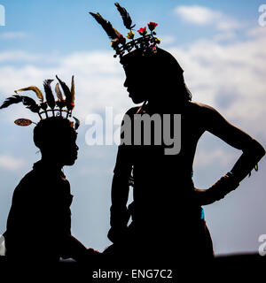 Porträt der Rendille Krieger tragen traditionelle Headwears, Turkana-See, Loiyangalani, Kenia Stockfoto