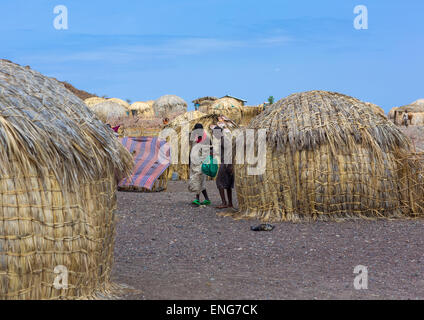 Grashütten In Loiyangalani El Molo Stamm Village, Turkana-See, Kenia Stockfoto