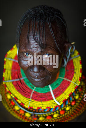 Turkana-Stamm Frau mit riesigen Halsketten und Ohrringe, Turkana-See, Loiyangalani, Kenia Stockfoto